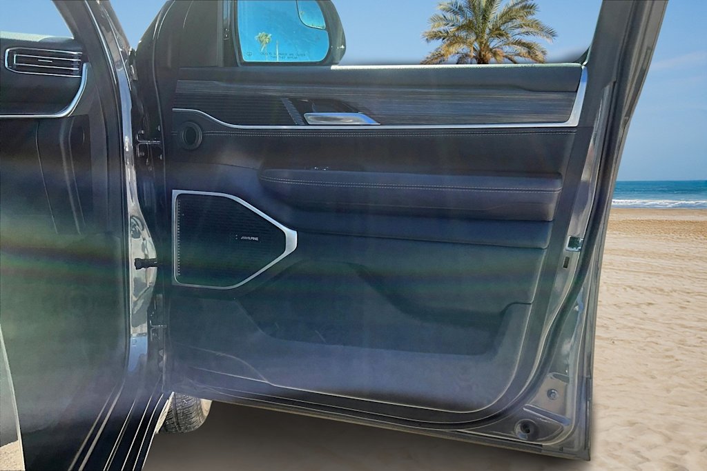 Thumbnail: 2023 Jeep Wagoneer - 29