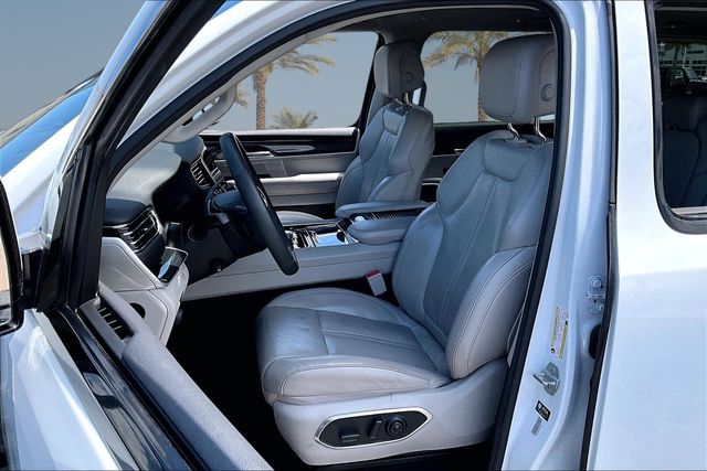 Thumbnail: 2022 Jeep Wagoneer - 11