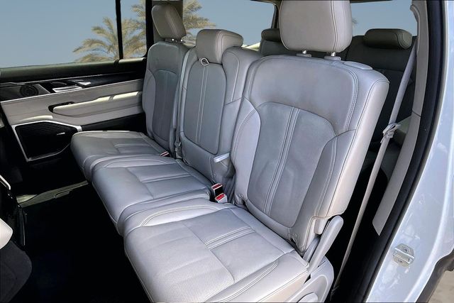 Thumbnail: 2022 Jeep Wagoneer - 20