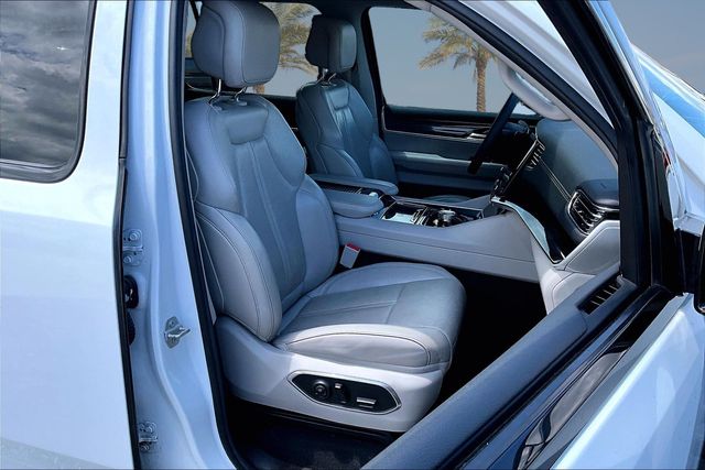 Thumbnail: 2022 Jeep Wagoneer - 12