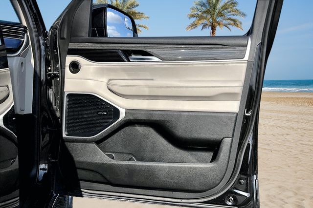 Thumbnail: 2022 Jeep Wagoneer - 18