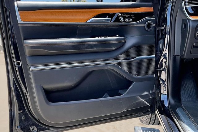 Thumbnail: 2023 Jeep Grand Wagoneer - 17
