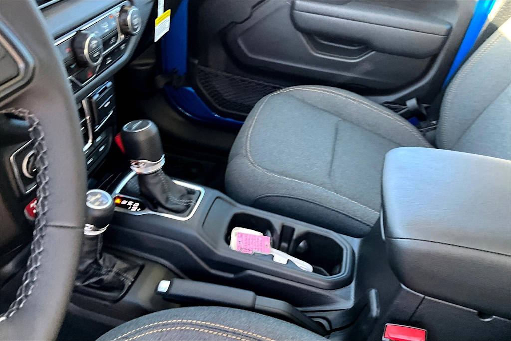 Thumbnail: 2025 Jeep Gladiator - 16