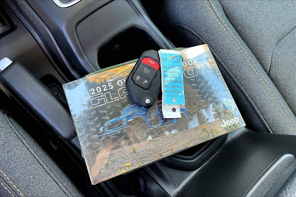 Thumbnail: 2025 Jeep Gladiator - 17