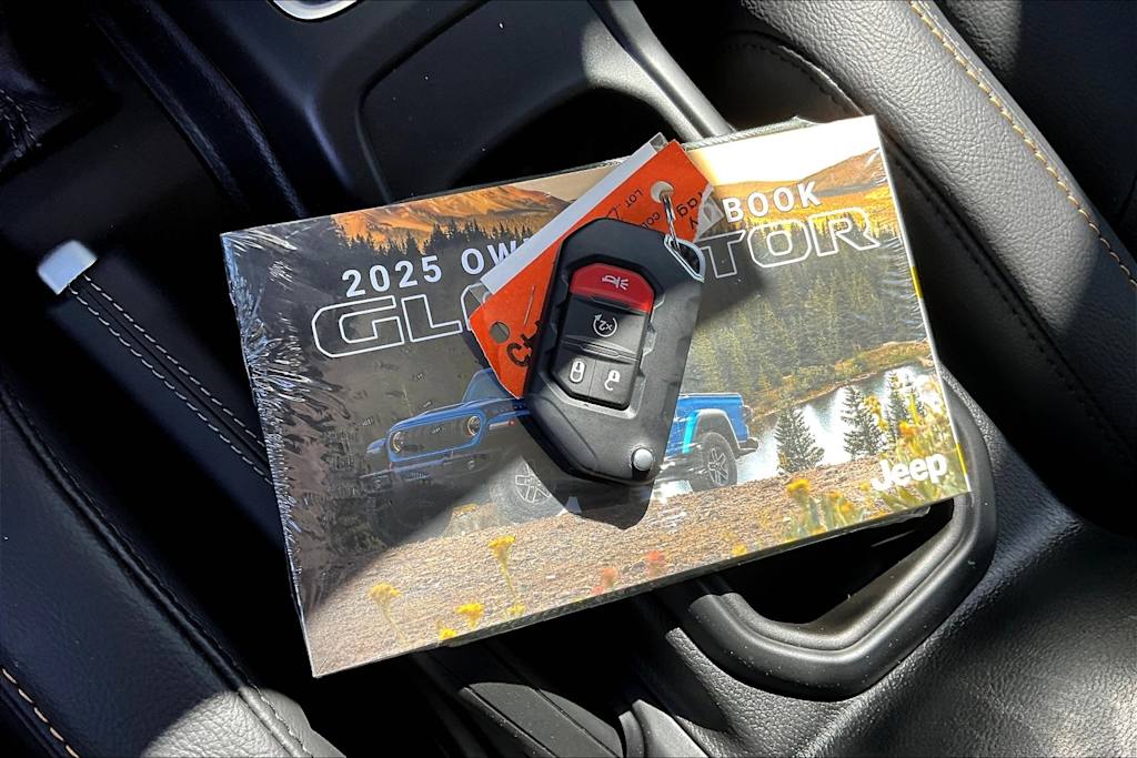 Thumbnail: 2025 Jeep Gladiator - 18