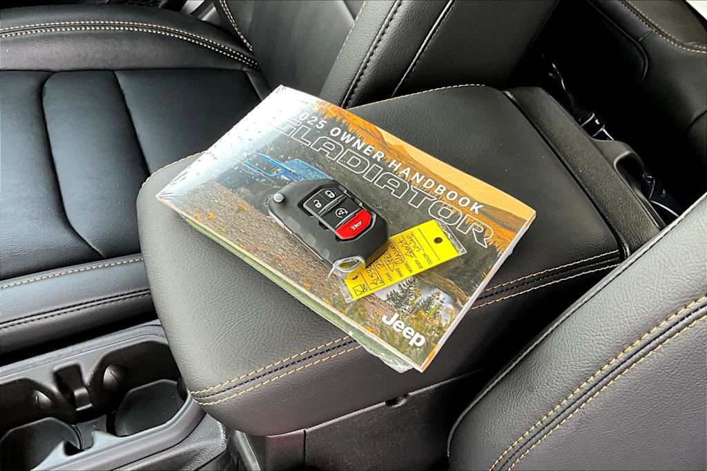 Thumbnail: 2025 Jeep Gladiator - 19