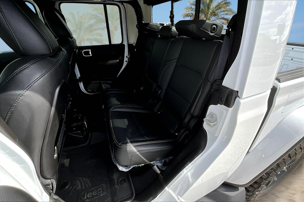 Thumbnail: 2025 Jeep Gladiator - 21