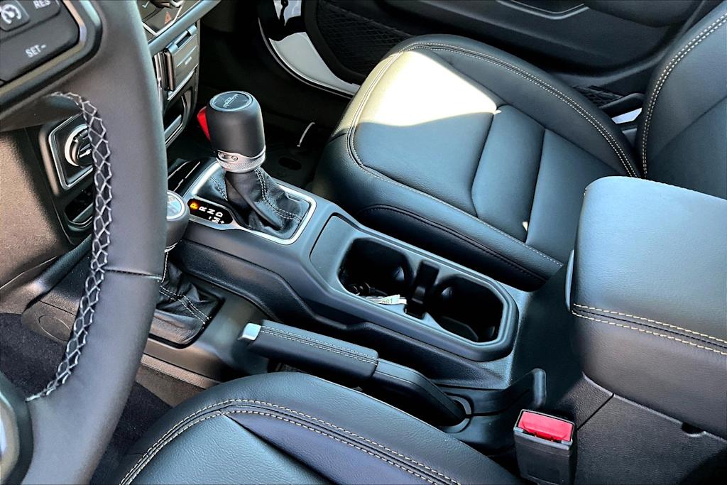 Thumbnail: 2025 Jeep Gladiator - 16