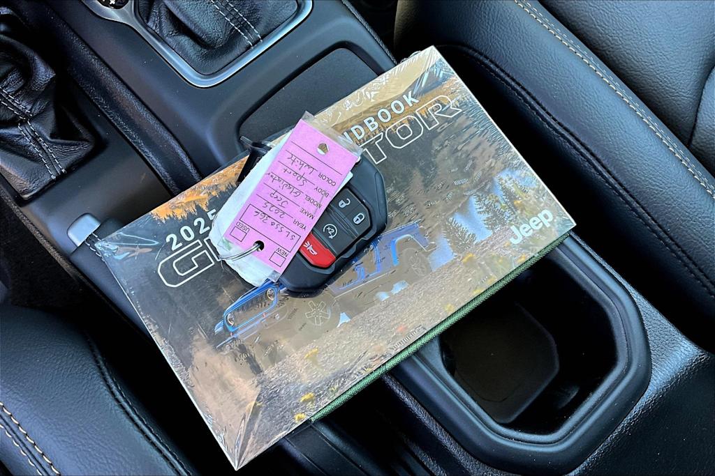 Thumbnail: 2025 Jeep Gladiator - 21