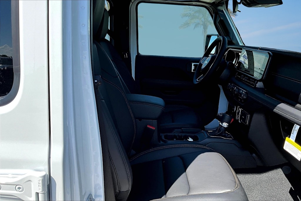 Thumbnail: 2025 Jeep Gladiator - 12