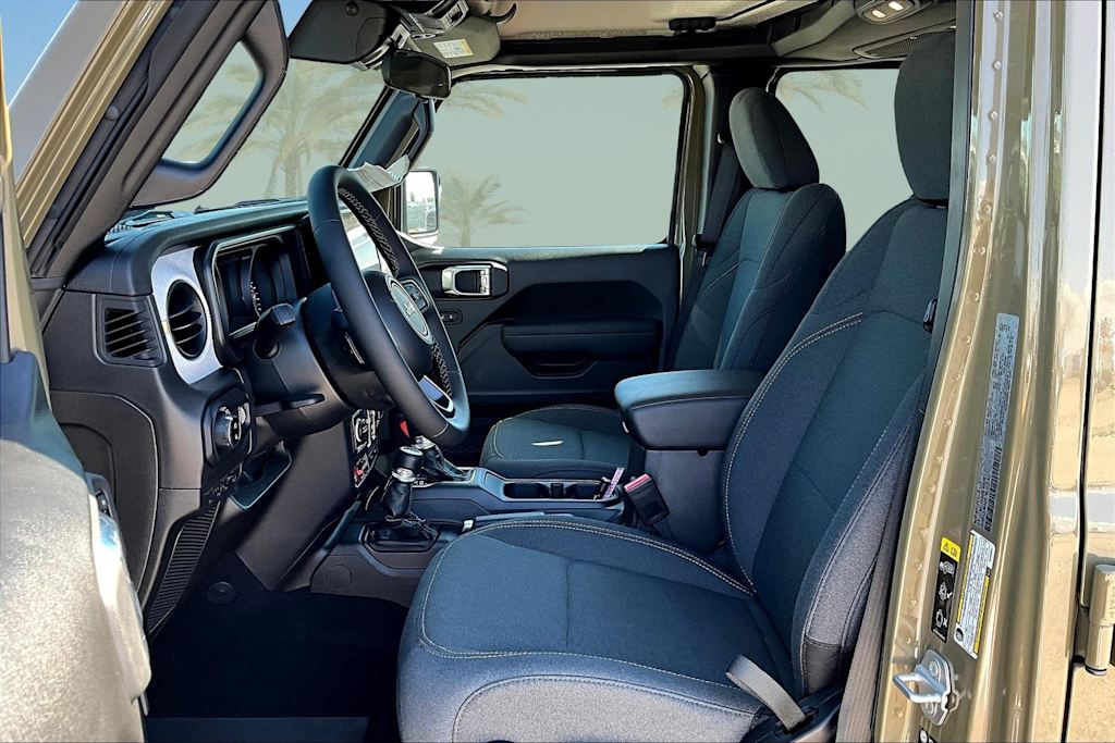 Thumbnail: 2025 Jeep Gladiator - 10