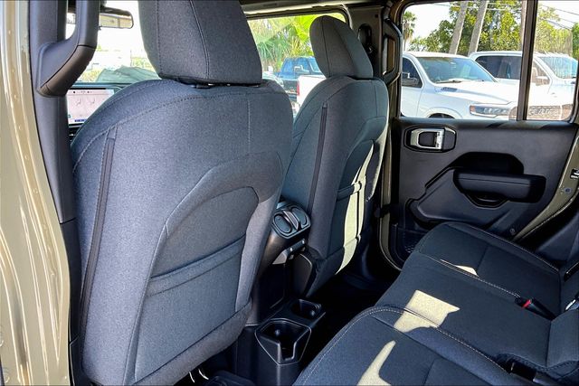 Thumbnail: 2025 Jeep Gladiator - 12