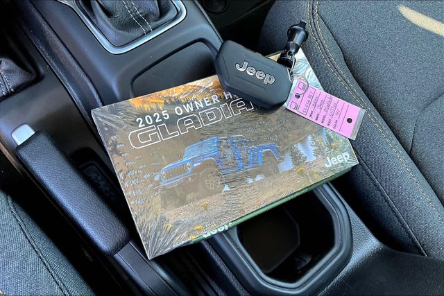 Thumbnail: 2025 Jeep Gladiator - 20