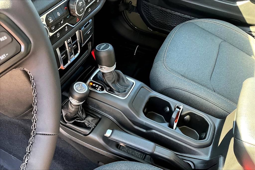 Thumbnail: 2025 Jeep Gladiator - 15