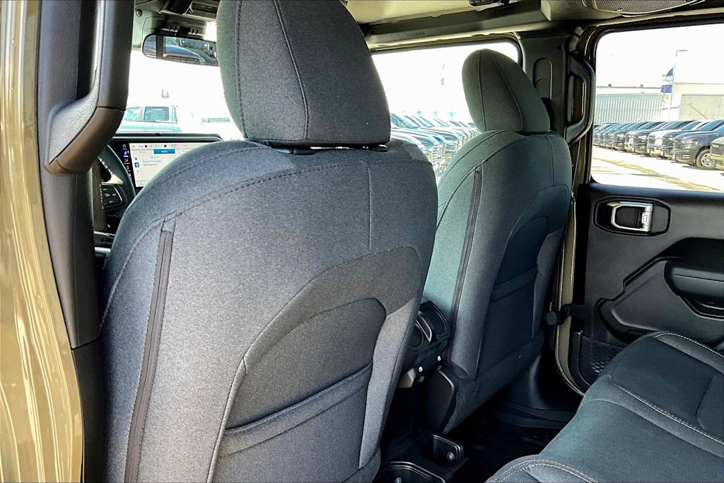 Thumbnail: 2025 Jeep Gladiator - 12