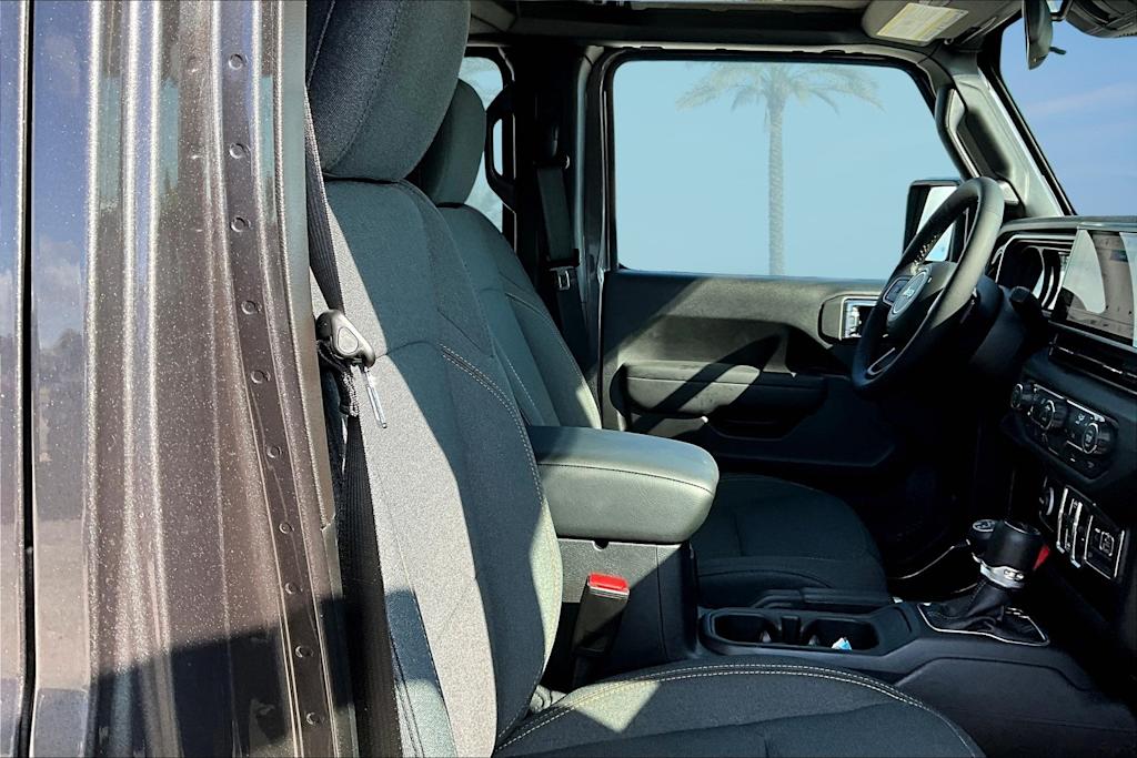 Thumbnail: 2025 Jeep Gladiator - 11