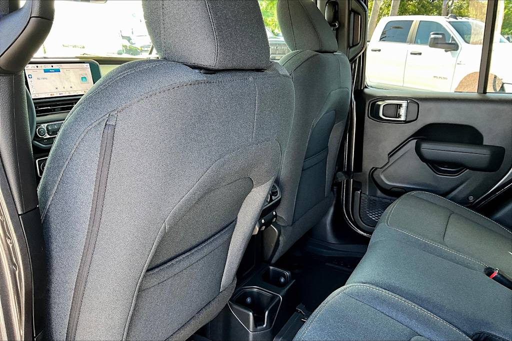 Thumbnail: 2025 Jeep Gladiator - 12