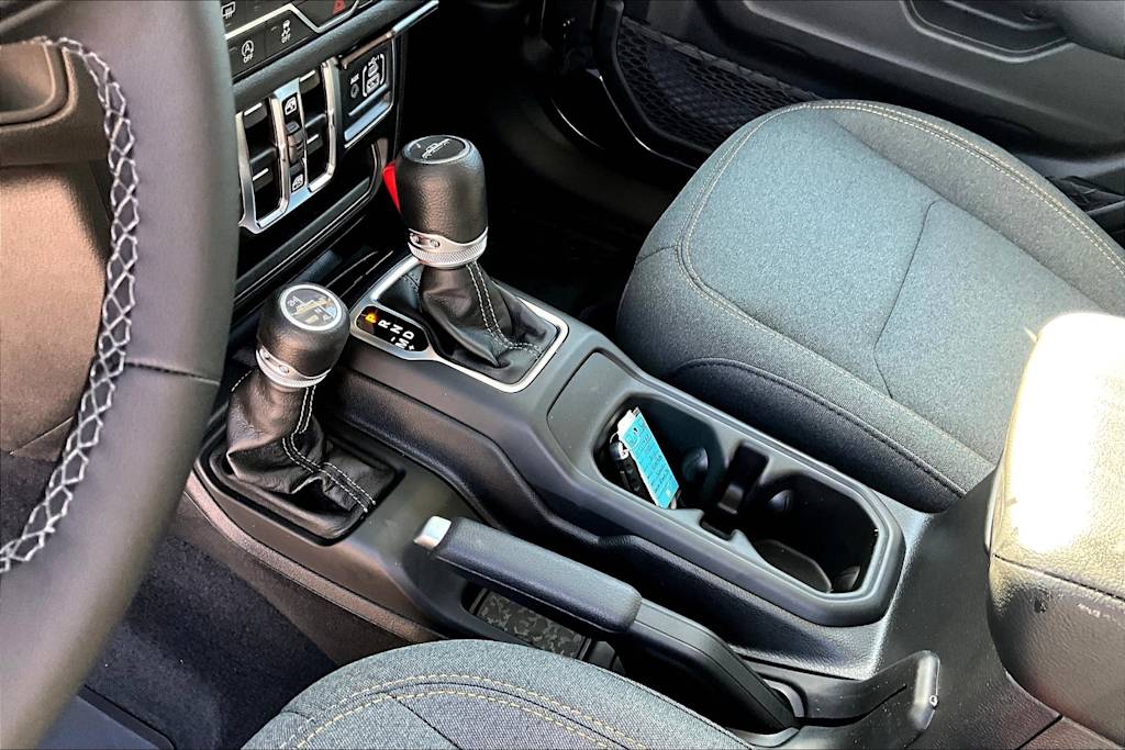 Thumbnail: 2025 Jeep Gladiator - 16