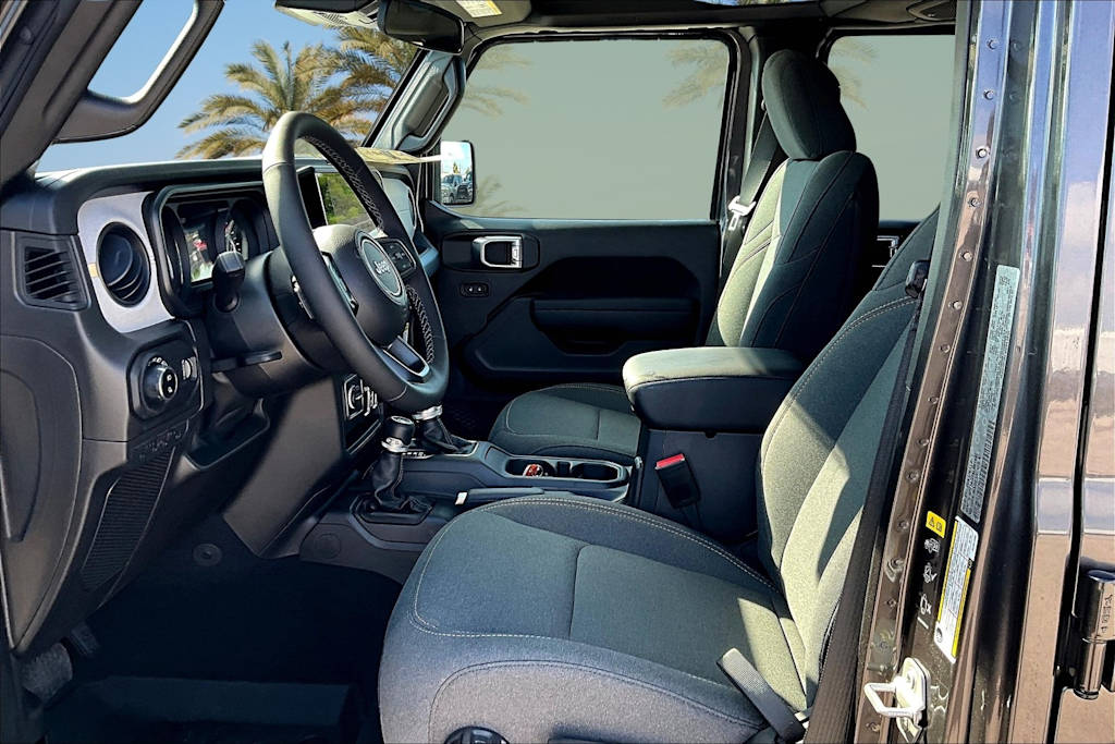 Thumbnail: 2025 Jeep Gladiator - 10