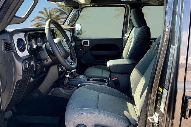 Thumbnail: 2025 Jeep Gladiator - 10
