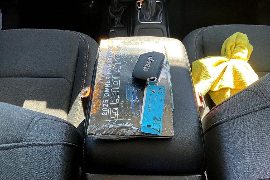 Thumbnail: 2025 Jeep Gladiator - 19