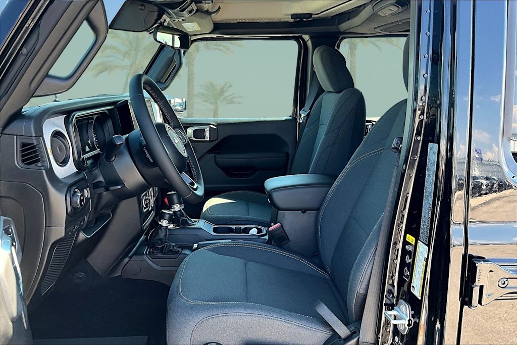 Thumbnail: 2025 Jeep Gladiator - 10