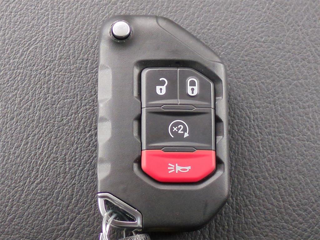 Thumbnail: 2025 Jeep Gladiator - 17