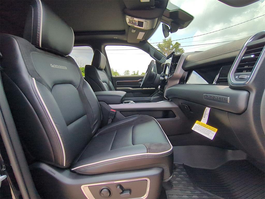 Thumbnail: 2025 RAM 1500 - 10