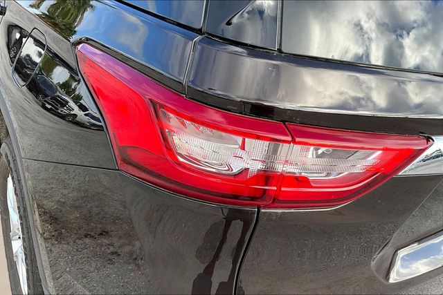 Thumbnail: 2019 Chevrolet Traverse - 21