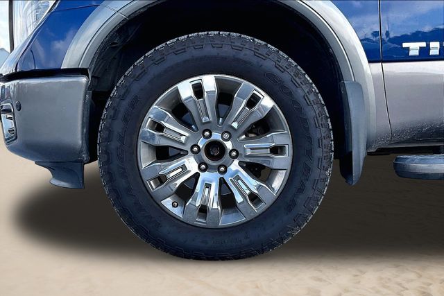 Thumbnail: 2019 Nissan Titan - 7