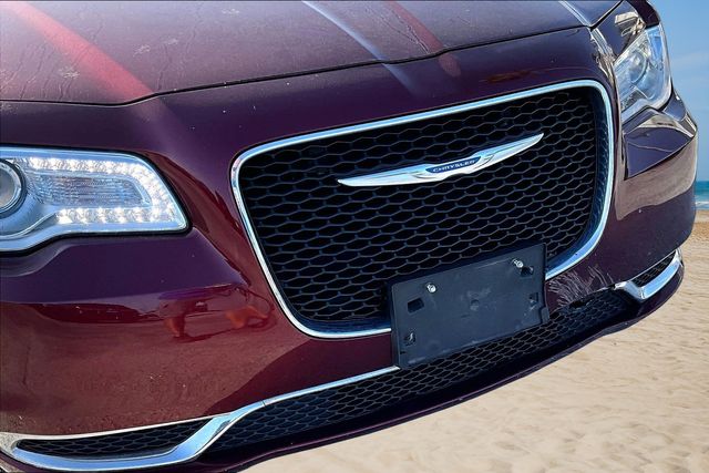 Thumbnail: 2023 Chrysler 300 - 21