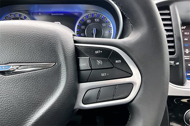 Thumbnail: 2023 Chrysler 300 - 24