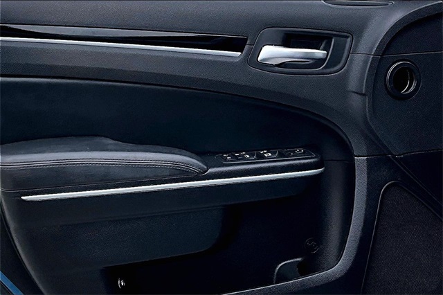 Thumbnail: 2023 Chrysler 300 - 26