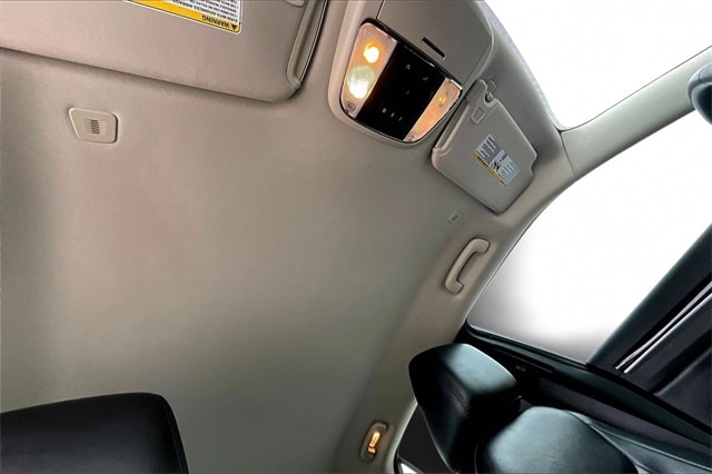 Thumbnail: 2023 Chrysler 300 - 28