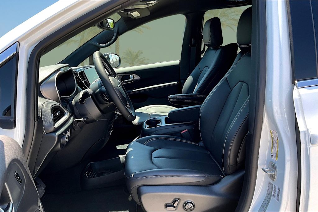 Thumbnail: 2026 Chrysler Pacifica - 11