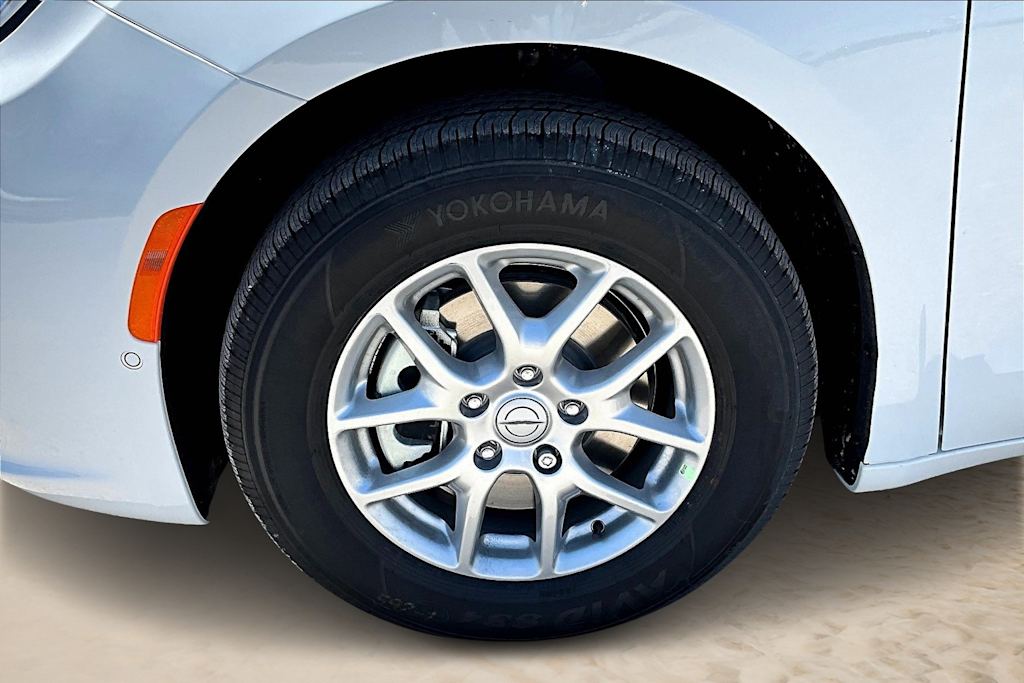 Thumbnail: 2026 Chrysler Pacifica - 8