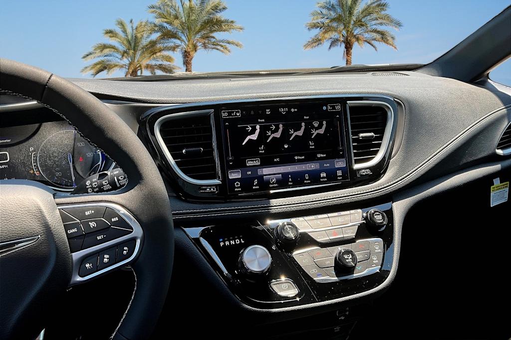 Thumbnail: 2026 Chrysler Pacifica - 15