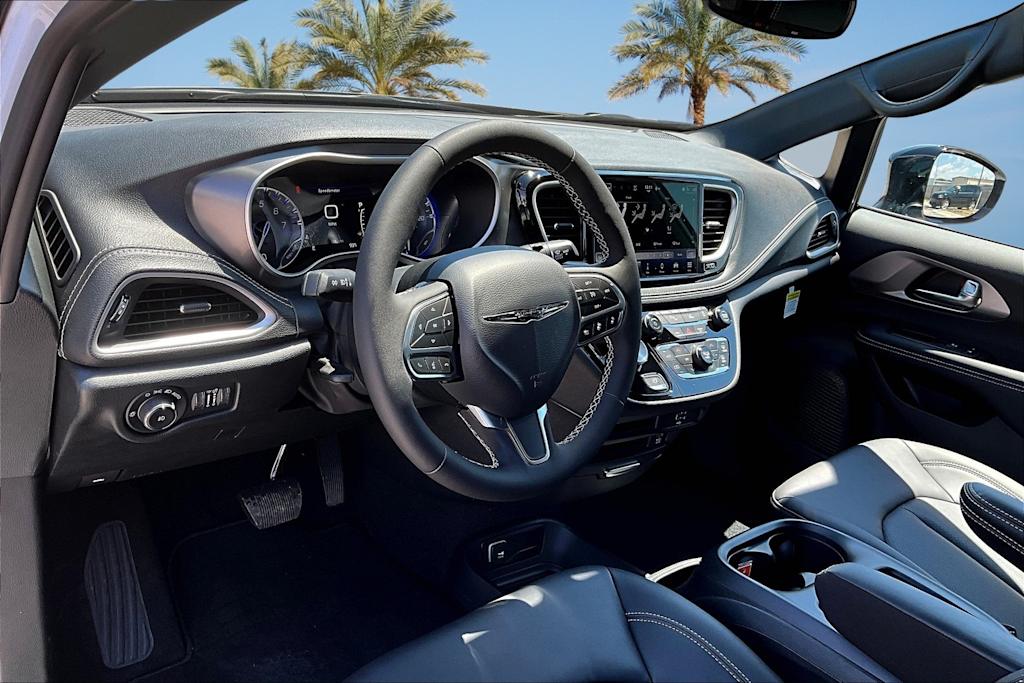 Thumbnail: 2026 Chrysler Pacifica - 2