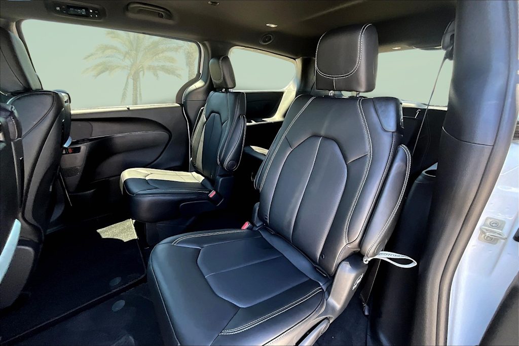 Thumbnail: 2026 Chrysler Pacifica - 21