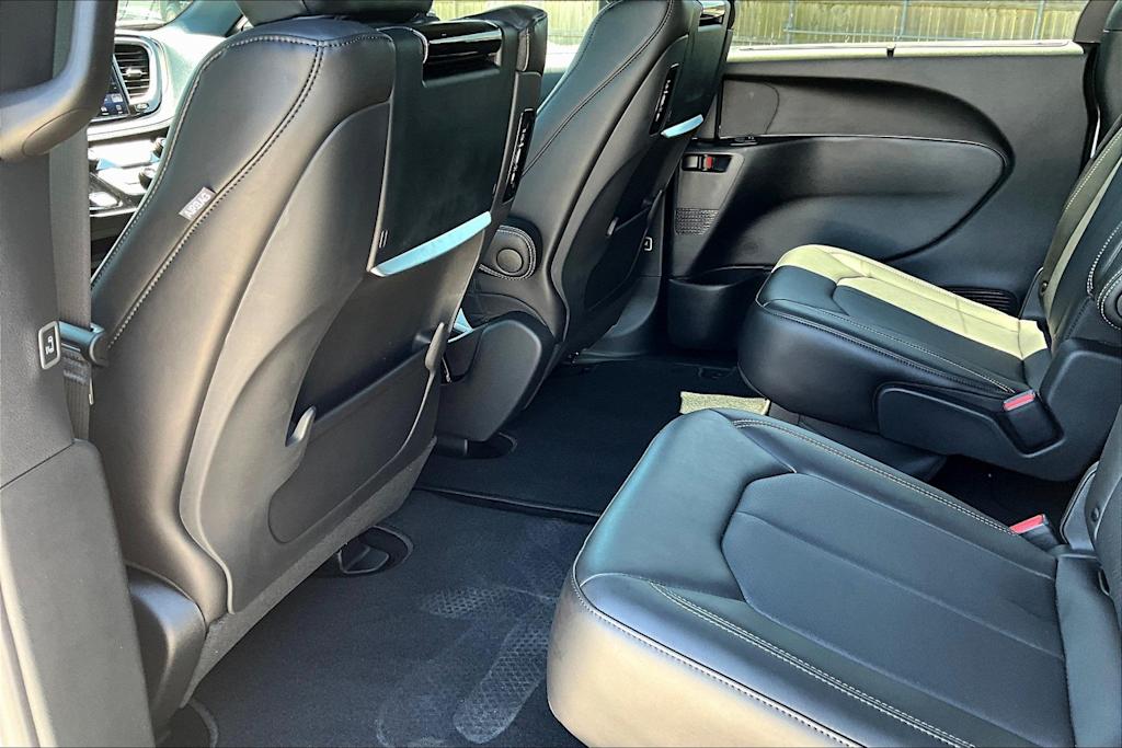 Thumbnail: 2026 Chrysler Pacifica - 13