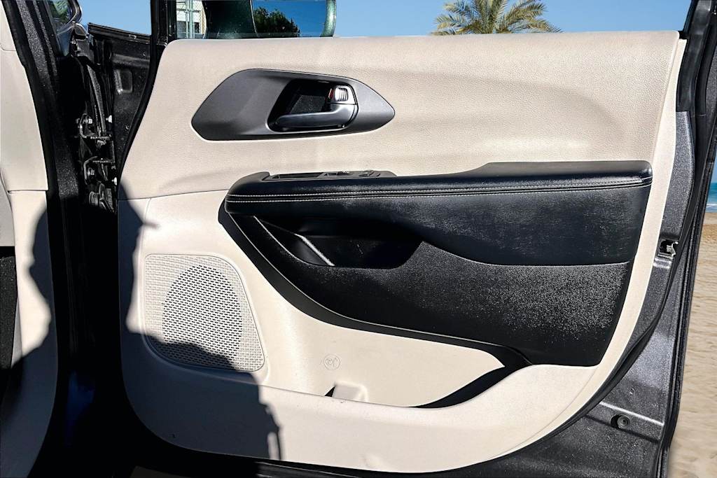 Thumbnail: 2022 Chrysler Pacifica - 26