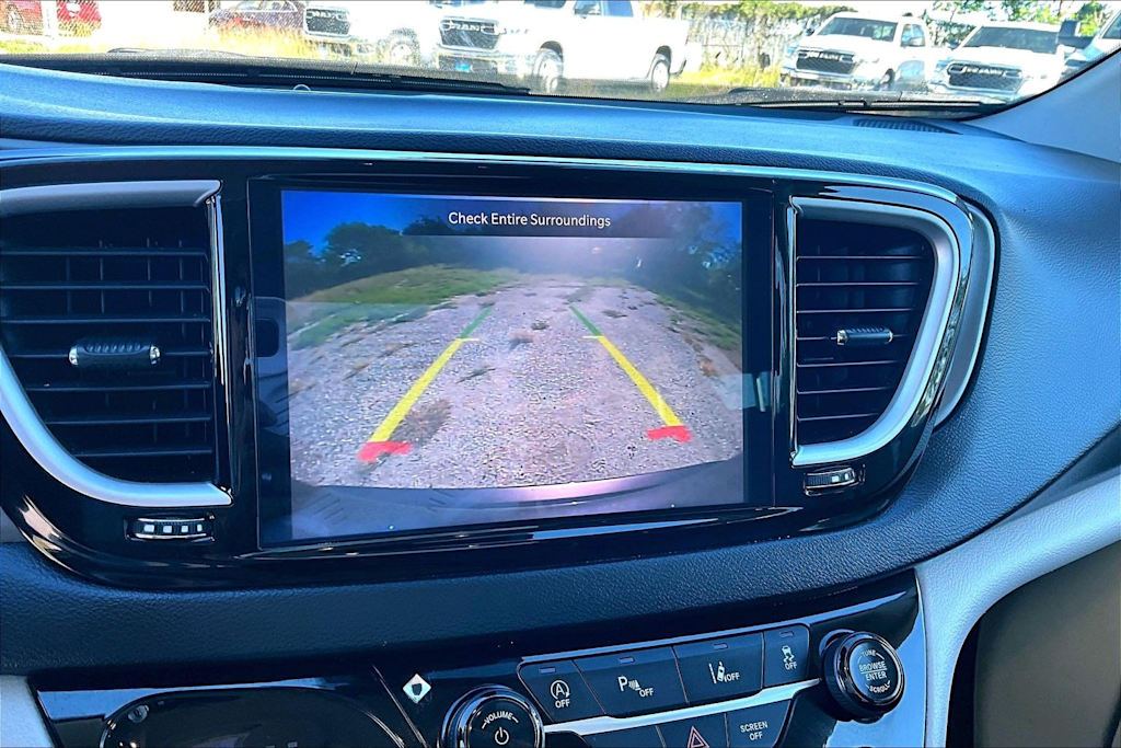 Thumbnail: 2022 Chrysler Pacifica - 24