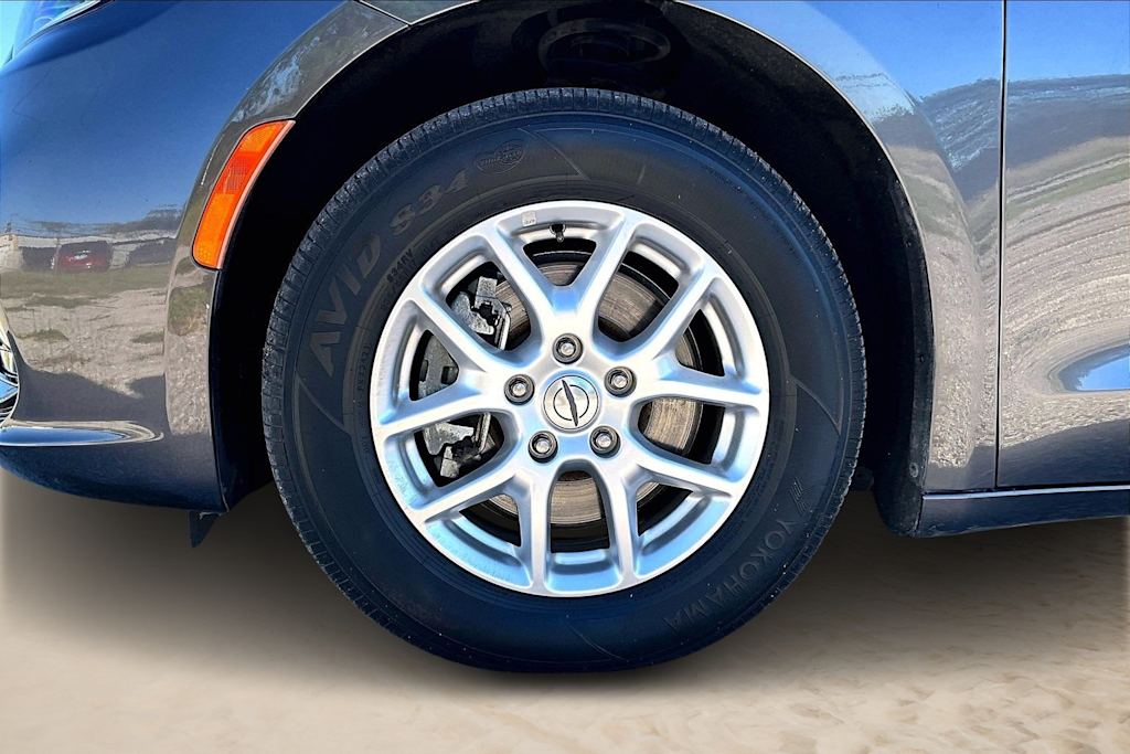 Thumbnail: 2022 Chrysler Pacifica - 7