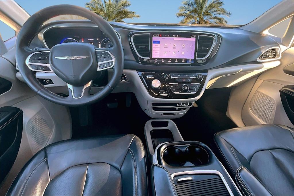 Thumbnail: 2022 Chrysler Pacifica - 9