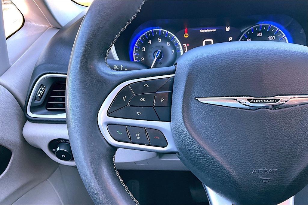 Thumbnail: 2022 Chrysler Pacifica - 22