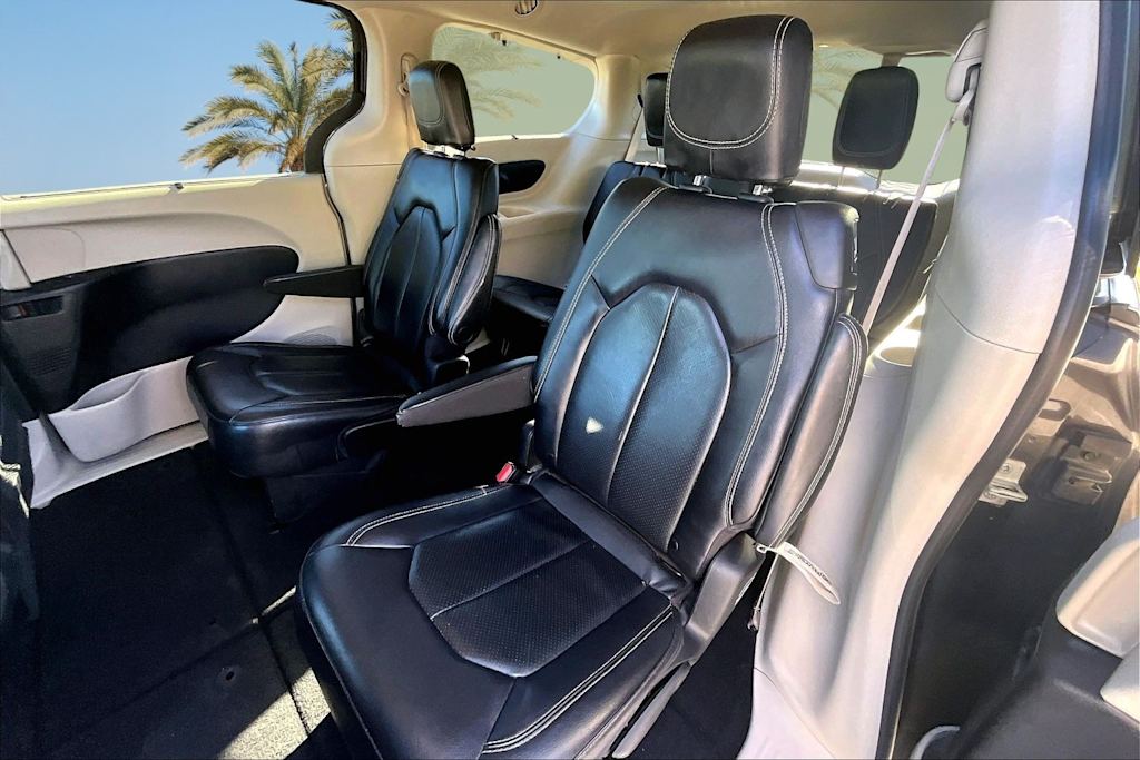 Thumbnail: 2022 Chrysler Pacifica - 17