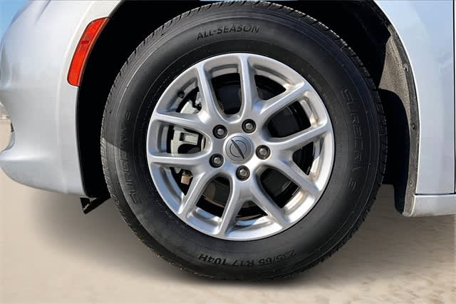 Thumbnail: 2022 Chrysler Voyager - 7