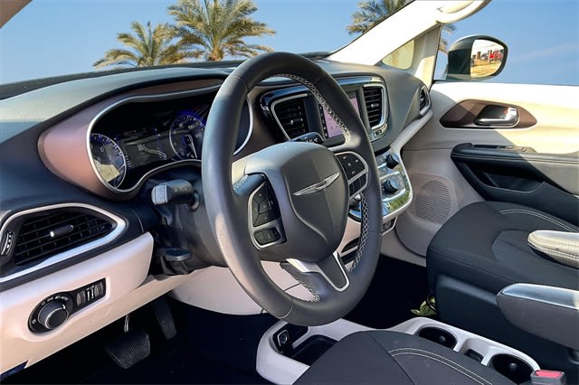 Thumbnail: 2022 Chrysler Voyager - 2