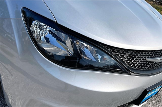 Thumbnail: 2022 Chrysler Voyager - 28