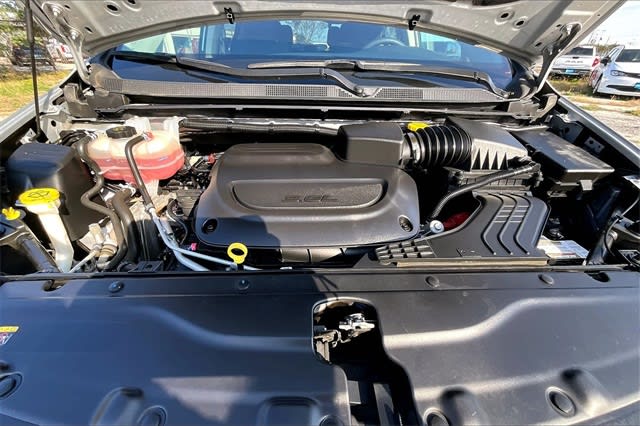 Thumbnail: 2022 Chrysler Voyager - 8